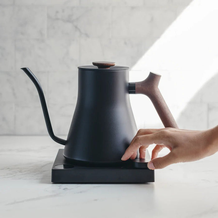 Fellow Stagg EKG Pro Matte Black + Walnut - Café MetzliCafé Metzli